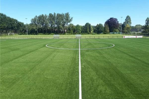 Renovatie kunstgras voetbalveld - Sportinfrabouw NV